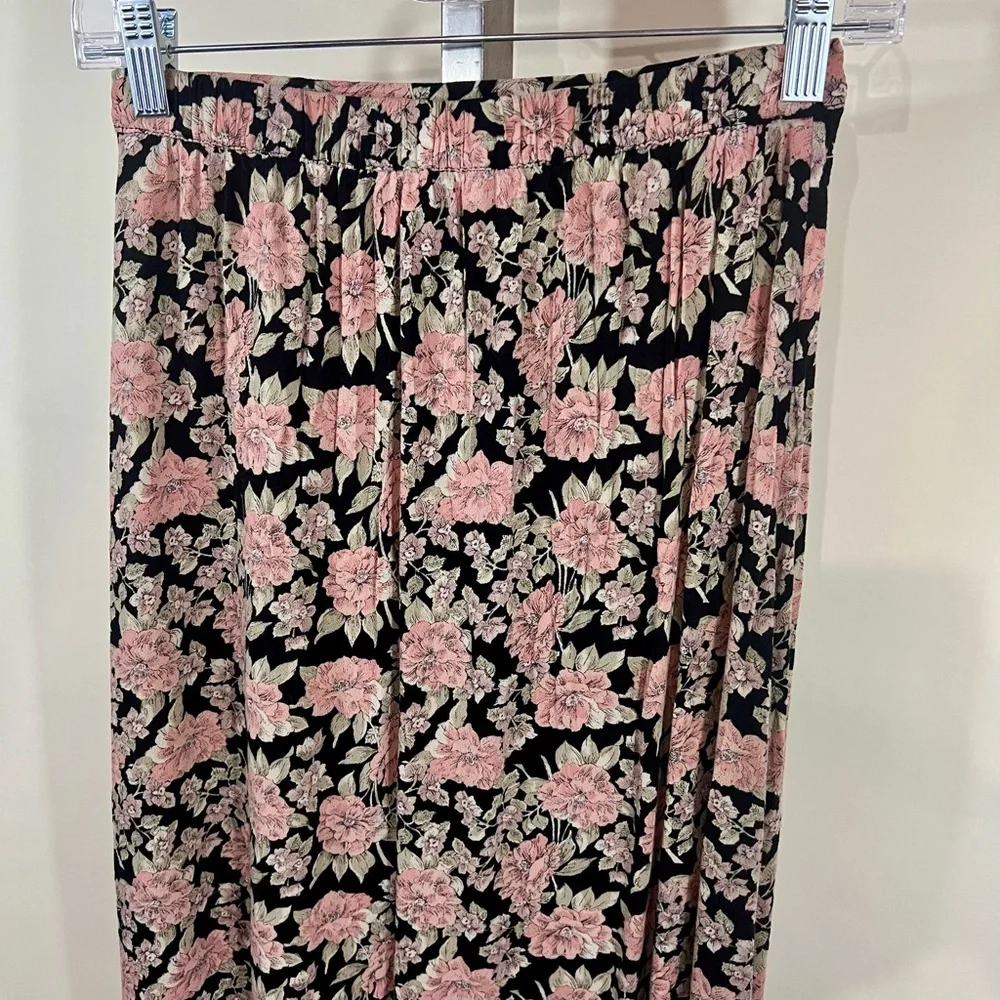 American Eagle Outfitters stopping waisted pink