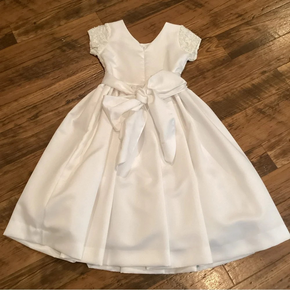 Posies seed white gown