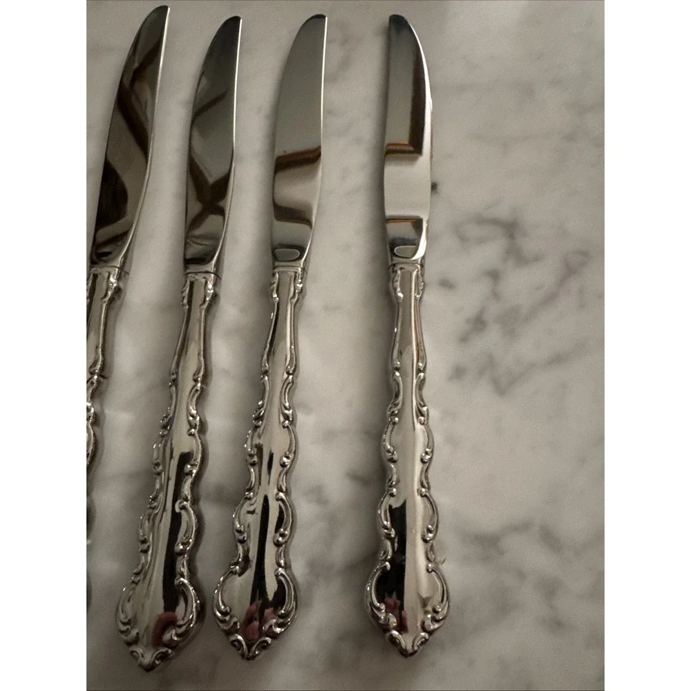 Oneida deluxe stainless BEETHOVEN Silverplate 4 Dinner Knives flatware