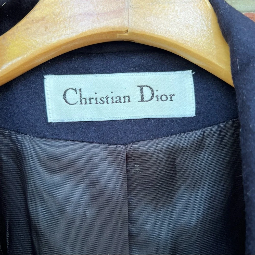 Dior comment questions this