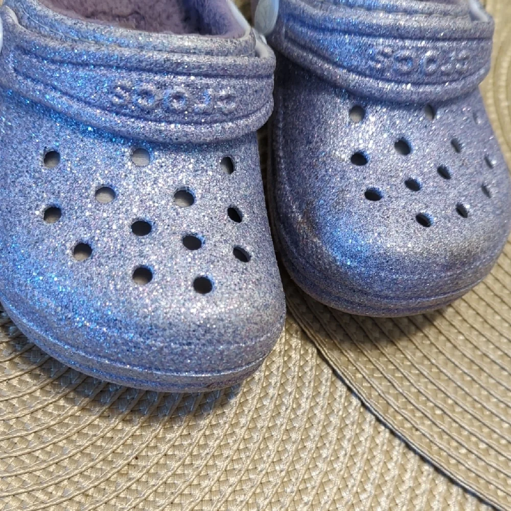 CROCS sparkle style