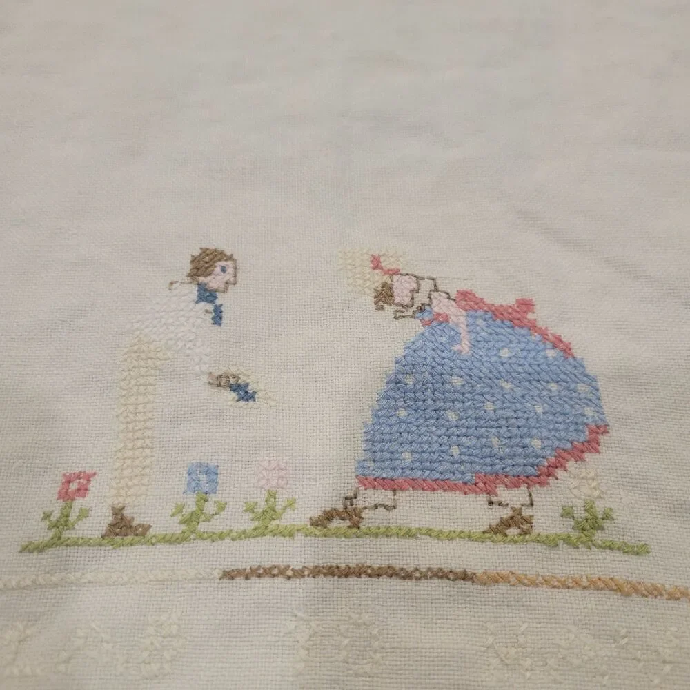 Vintage Table Linen Handmade Cross Stitch Embroidered Luncheon Cloth approx 28