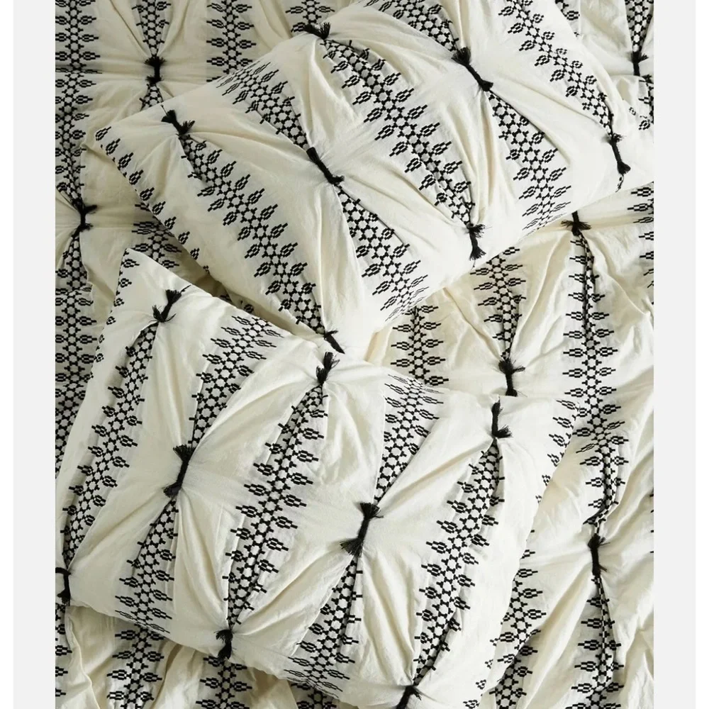 Anthropologie embroidered lilou