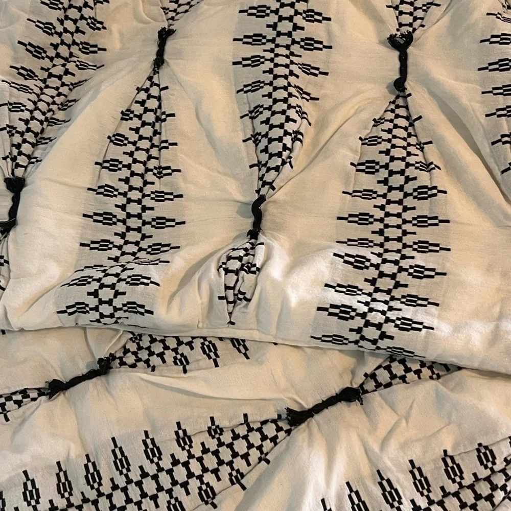 Anthropologie embroidered lilou