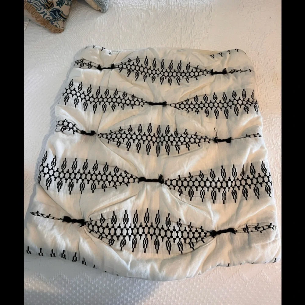 Anthropologie embroidered lilou