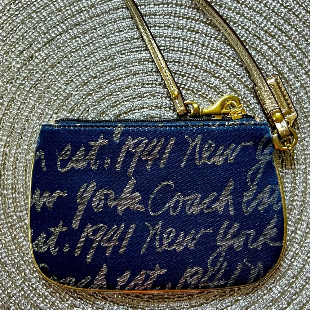 Coach carrying heart adorned