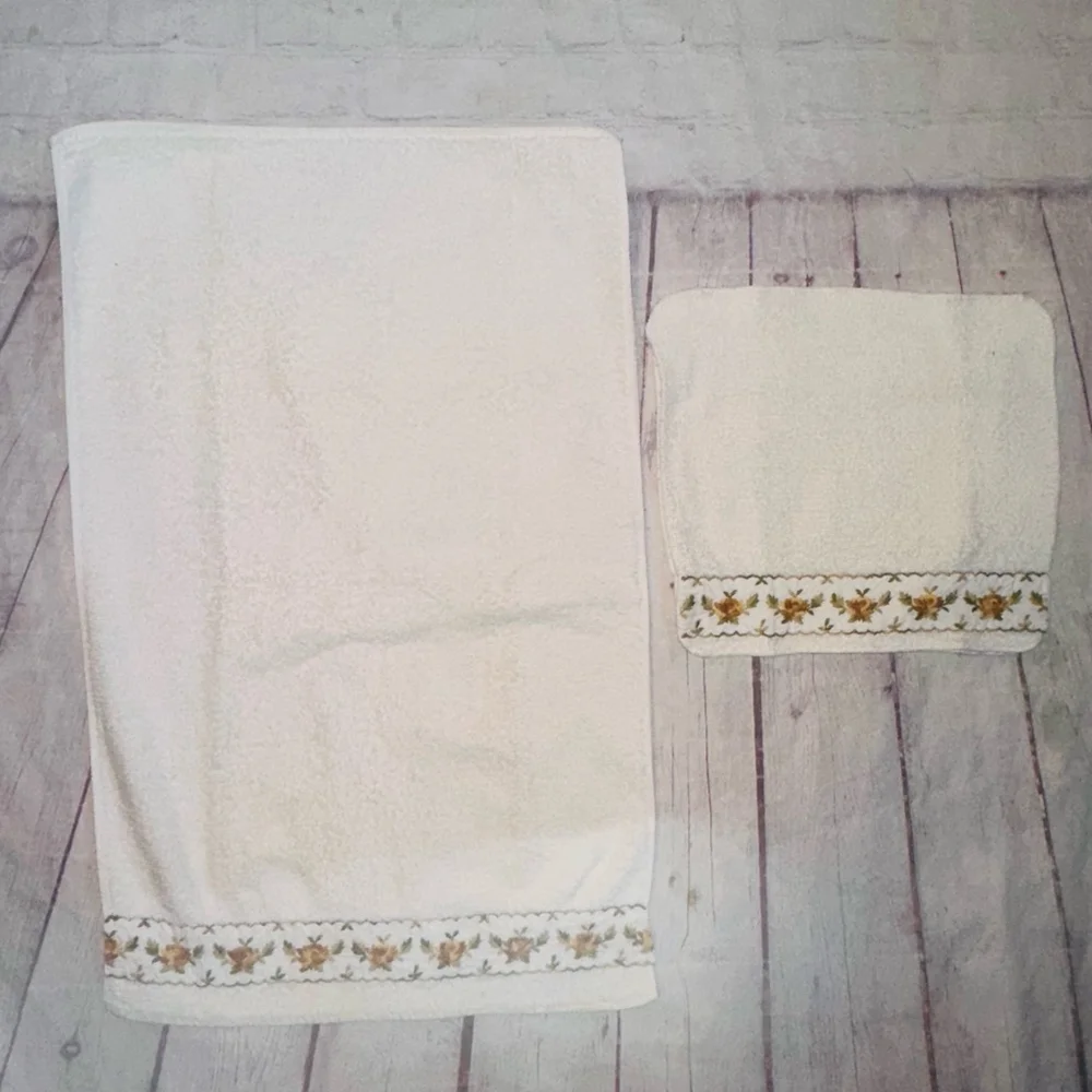 Vintage New Yorker By Fieldcrest Hand Towels and Washcloth Terry Cloth Set of 2