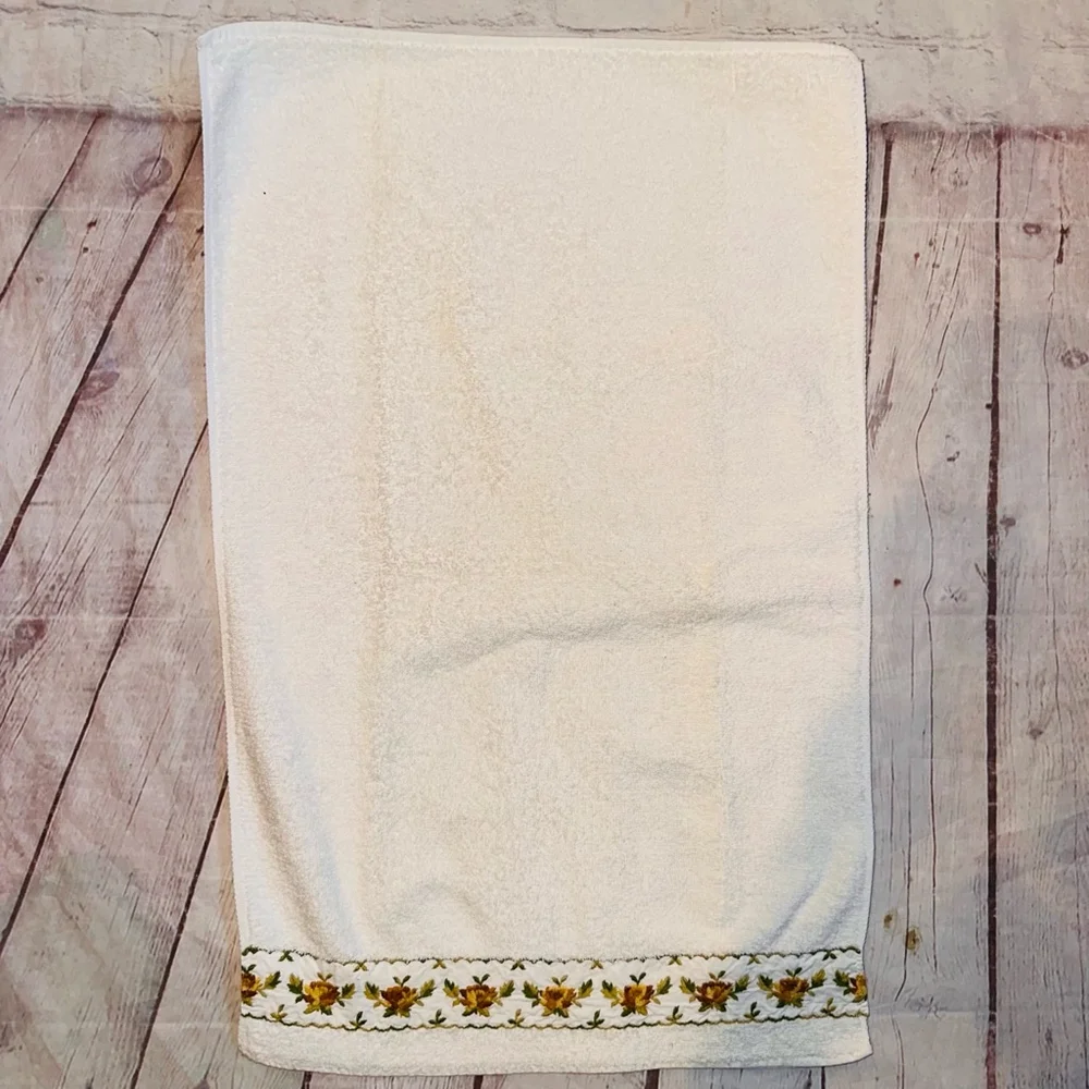 Vintage New Yorker By Fieldcrest Hand Towels and Washcloth Terry Cloth Set of 2