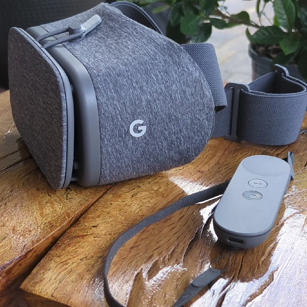 Google Daydream View Gray Smartphone VR Headset