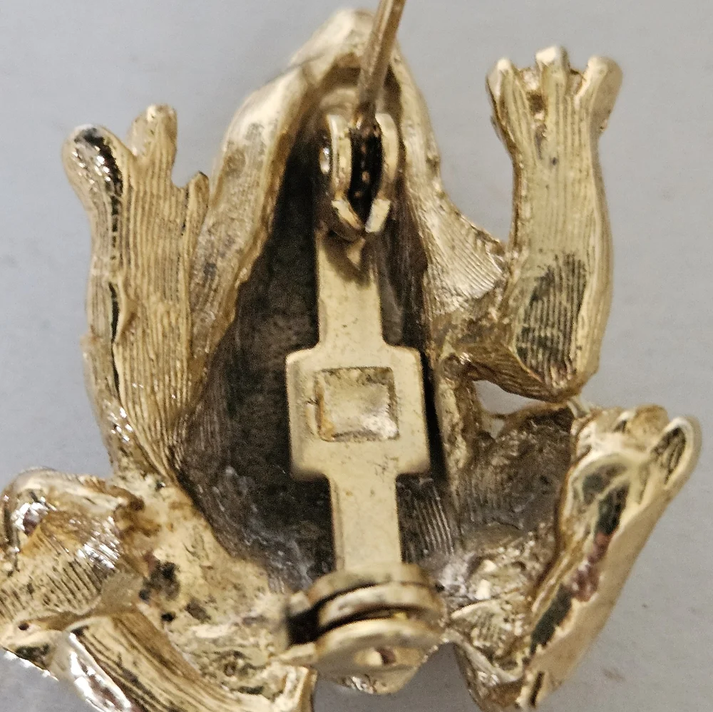 Vintage Gold Tone Faux Pearl Frog Brooch.