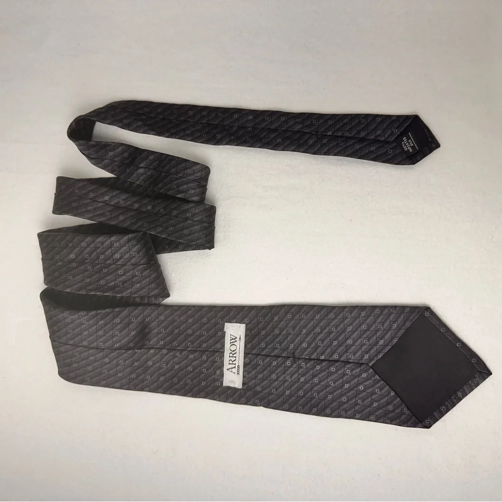 Arrow men’s tie