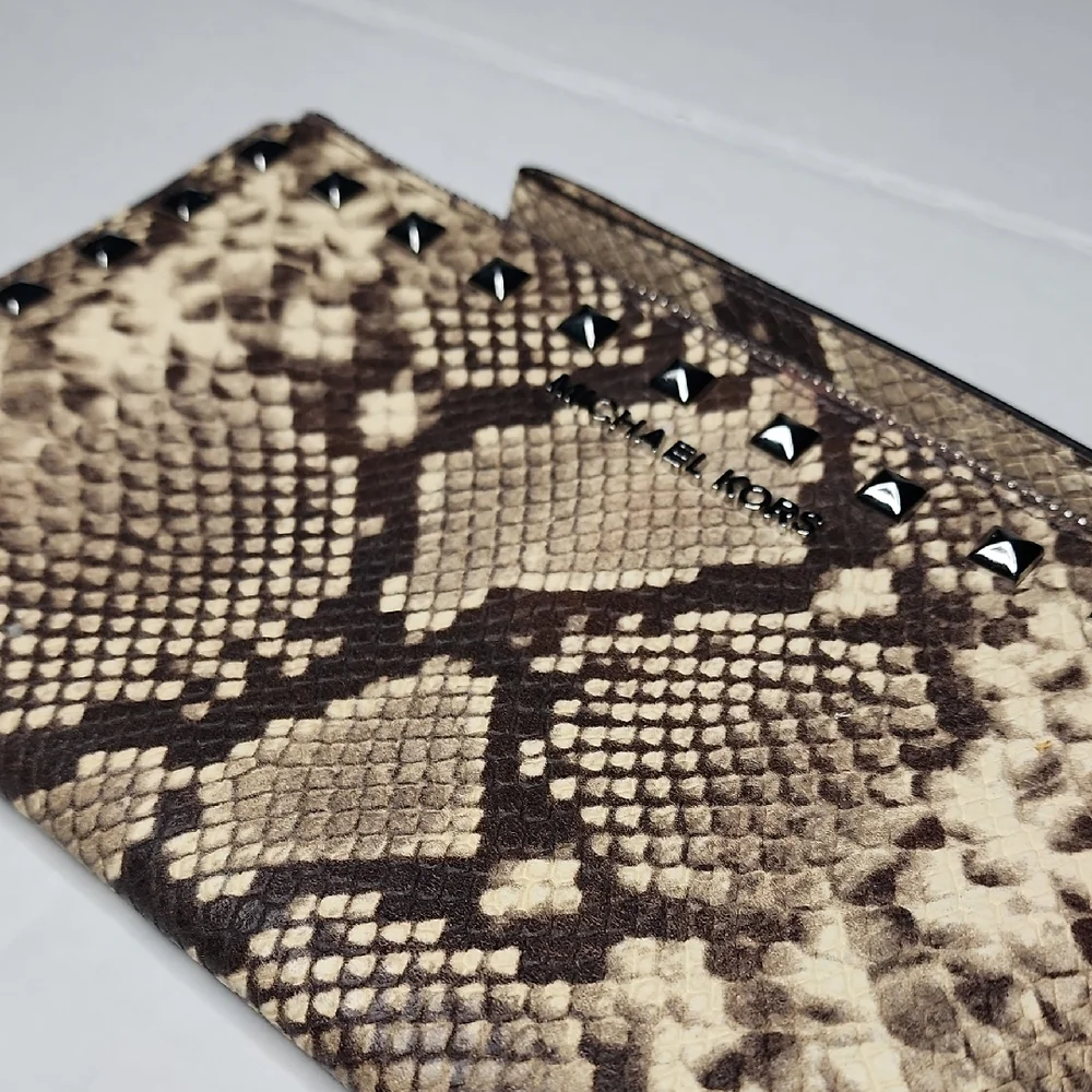 Michael Kors chic wristlet