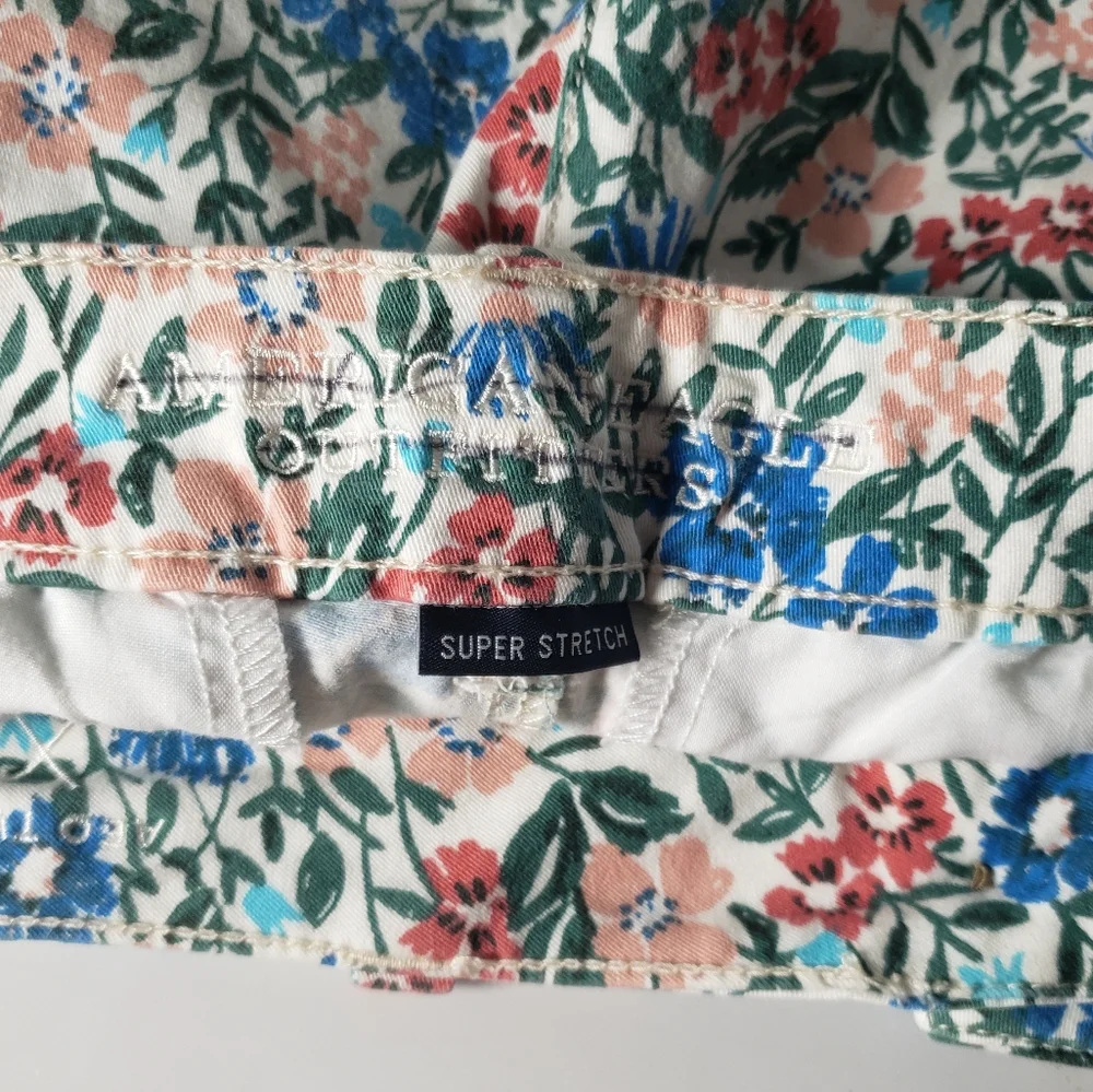 American Eagle Outfitters Stretch Ditsy Floral Cottagecore Mid Rise Summer Short
