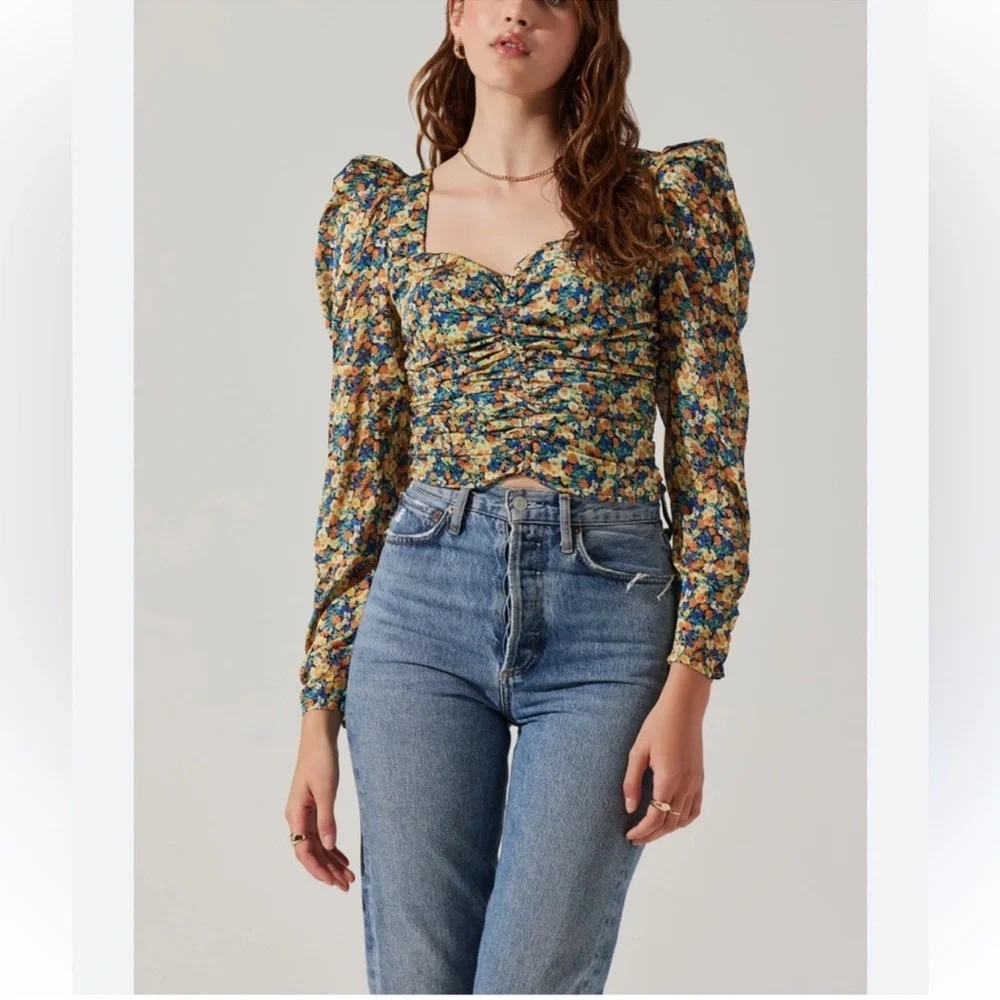 Astr the label ruched Floral Puff Sleeve Top