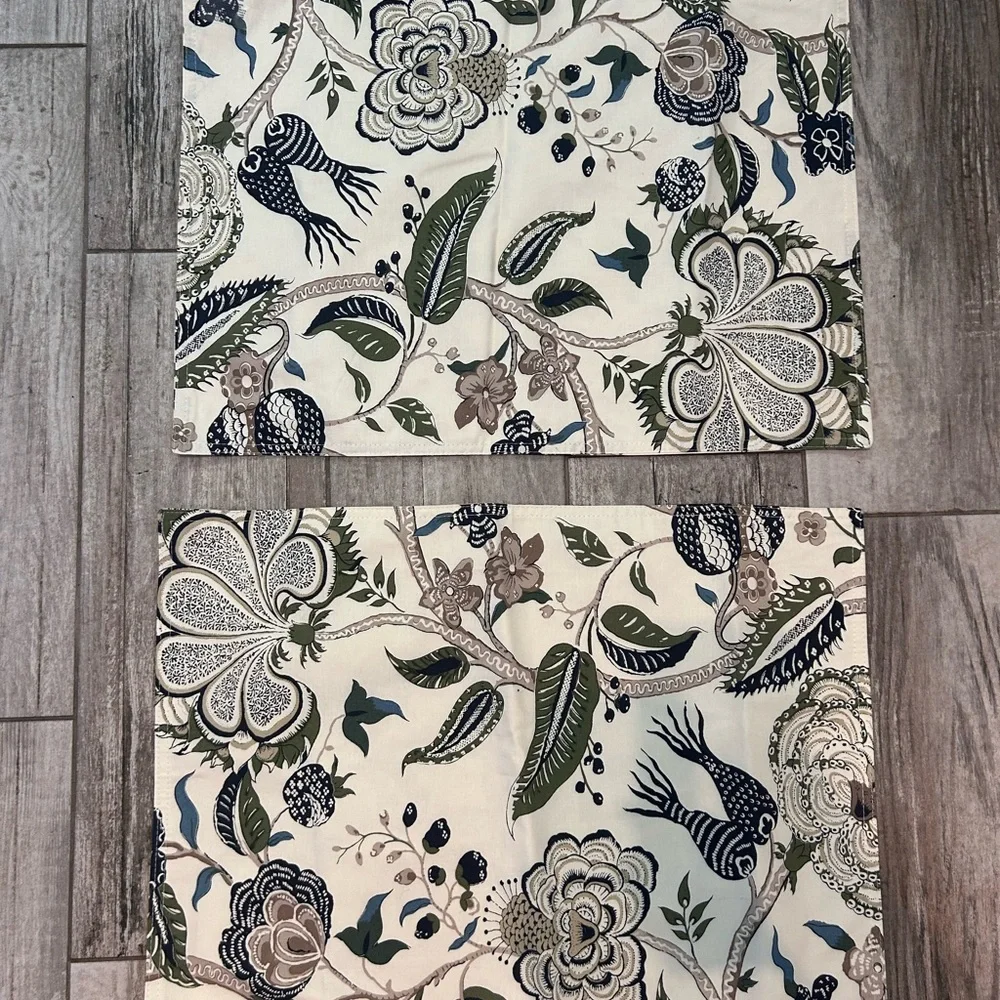 Williams Sonoma Floral (2) Placemat 14.5x20 and Table Runner 16x108