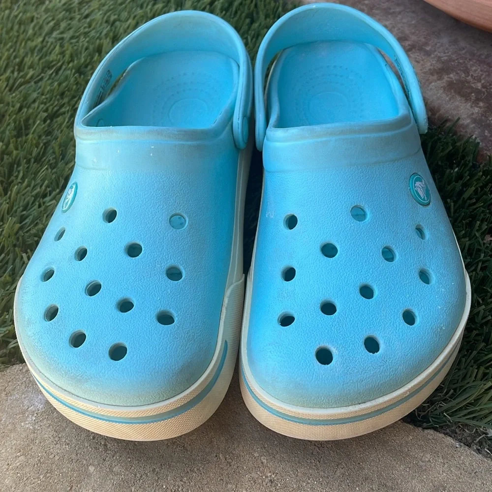 CROCS comfortable stylish