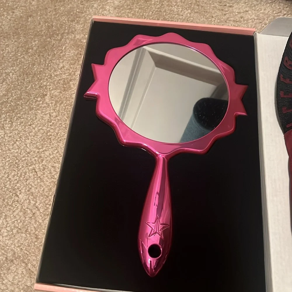 Jeffree Star mirror open