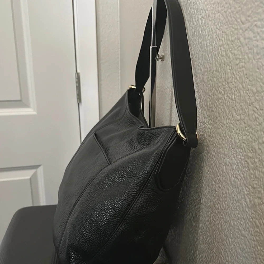 MICHAEL KORS BROOKE LARGE HOBO SHLDR LEATHER BLACK COLOR AND