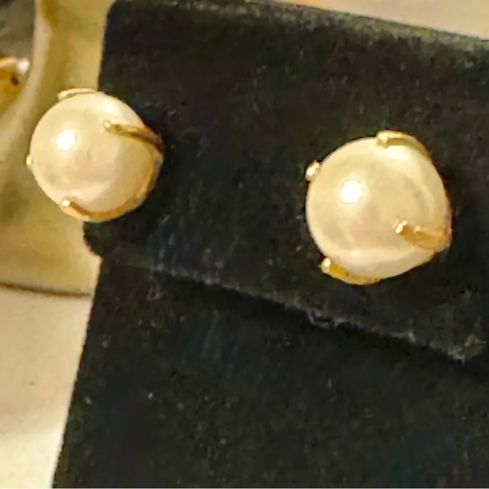 Large Pearls in Gold Claw Setting Women’s Earrings