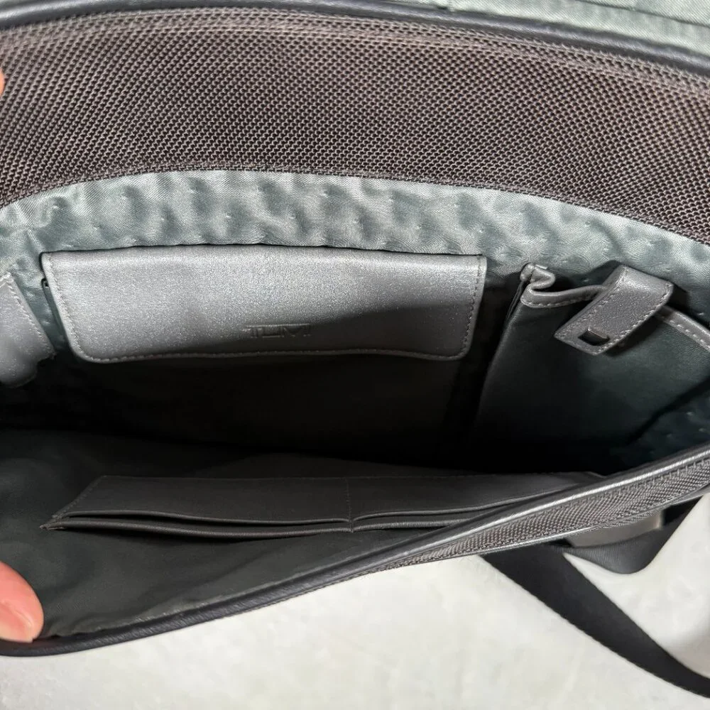 Tumi laptop 23671d