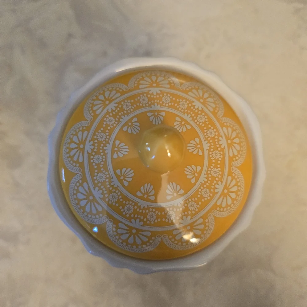 The Pioneer Woman sweet lidded