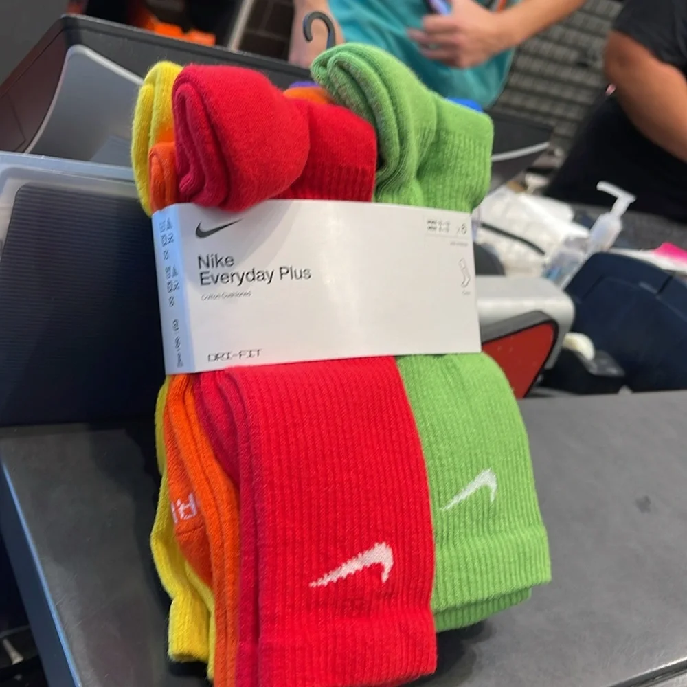 Nike Everyday Plus Cushioned Training Crew Socks (6 Pairs)