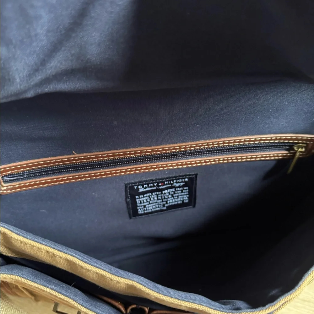 Tommy Hilfiger Workhorse Dowel Flap-Over Messenger Bag