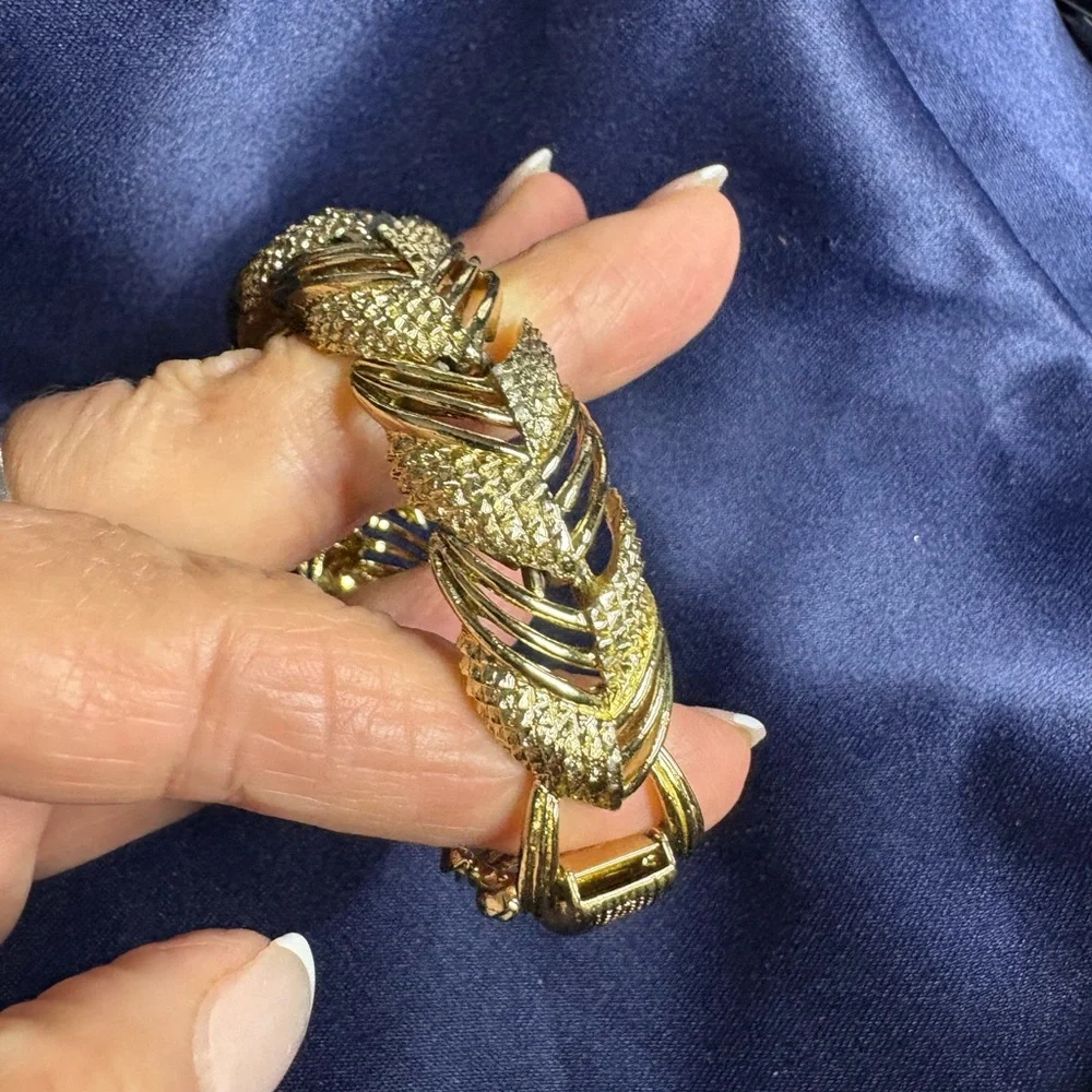 Vintage Coro Gold-Tone Leaf-Linked Bracelet, Sz 7