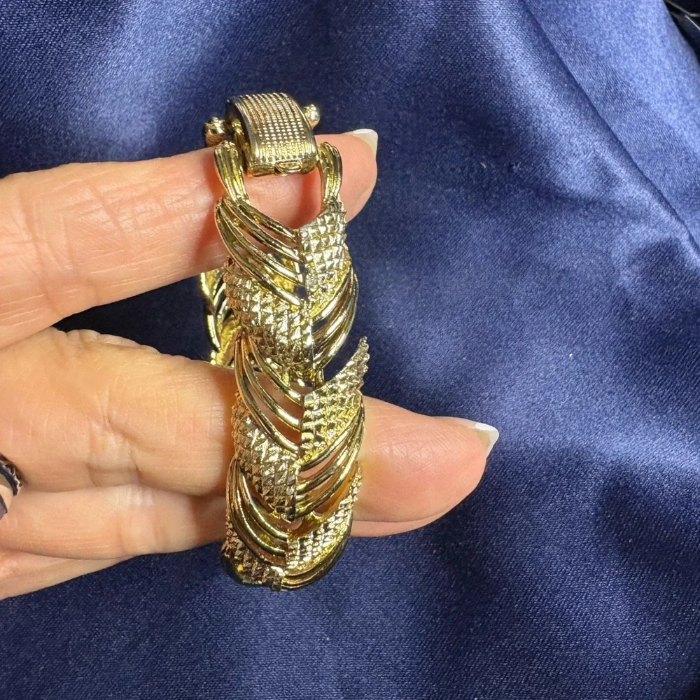 Vintage Coro Gold-Tone Leaf-Linked Bracelet, Sz 7