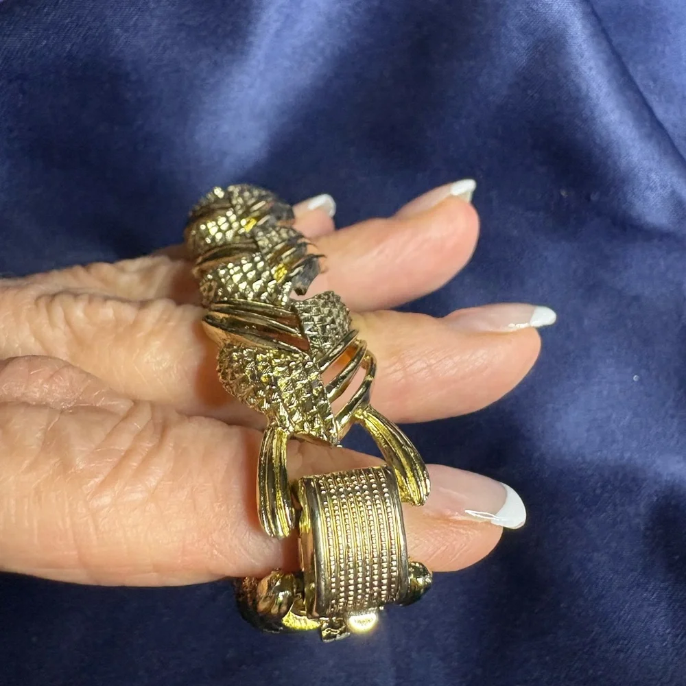 Vintage Coro Gold-Tone Leaf-Linked Bracelet, Sz 7