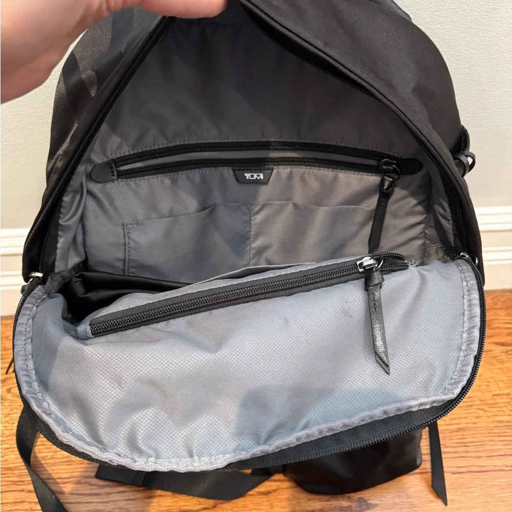 Tumi sleek versatile