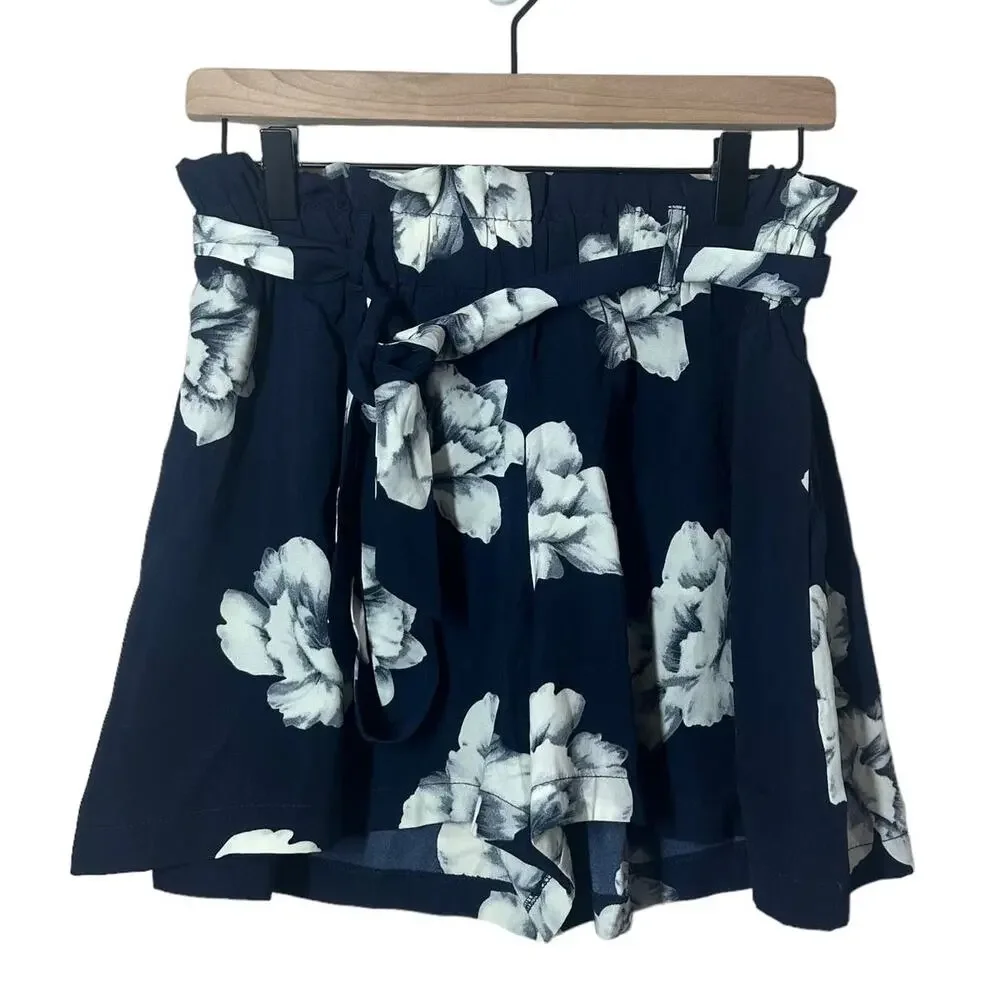 NEW IJOAH Women's Kadie Floral Shorts Navy White Size Medium Vacation Tropical