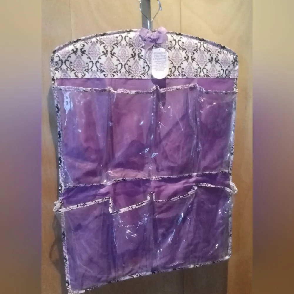 Purple Hanging Shoe Organizer w/16 Pockets, Black and White Pattern. NWT