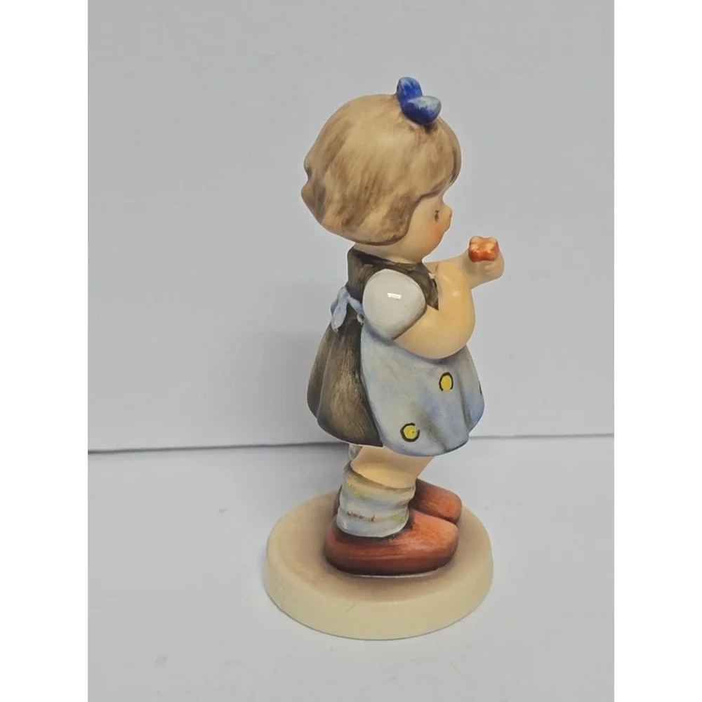 Hummel Goebel Figurine Love Petals #1990 Hum 804 3.5 In With Original Box