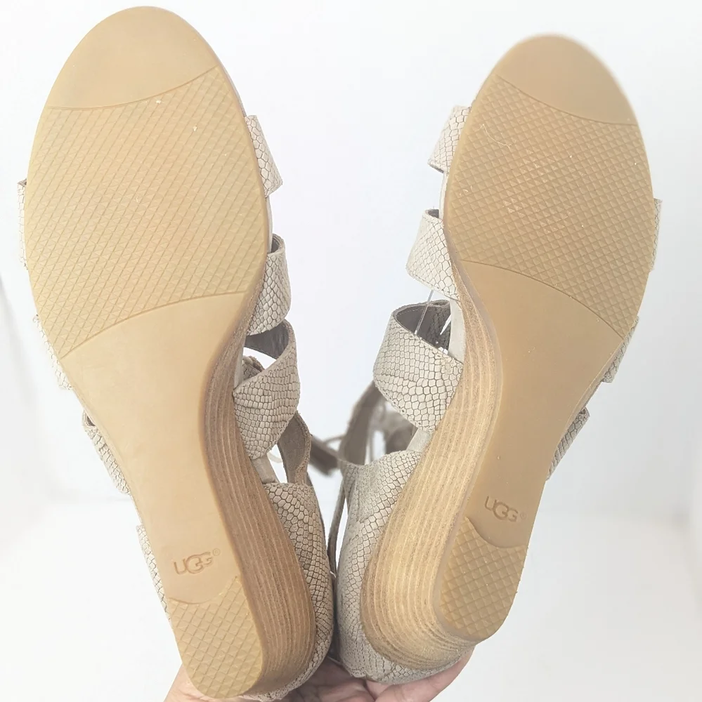 NWOT UGG Yasmin Snake Wedge Sandals
