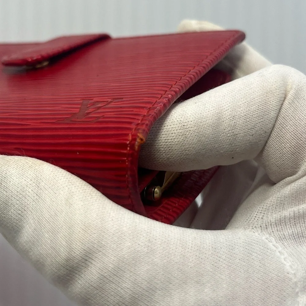 Louis Vuitton EUC Vintage Red EPI Porte Monnaie Viennois Bifold KissLatch Wallet