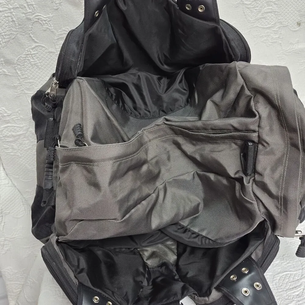 Oakley Icon 2.0 Software Grey Canvas Leather Handle Large Duffle Bag Y2K