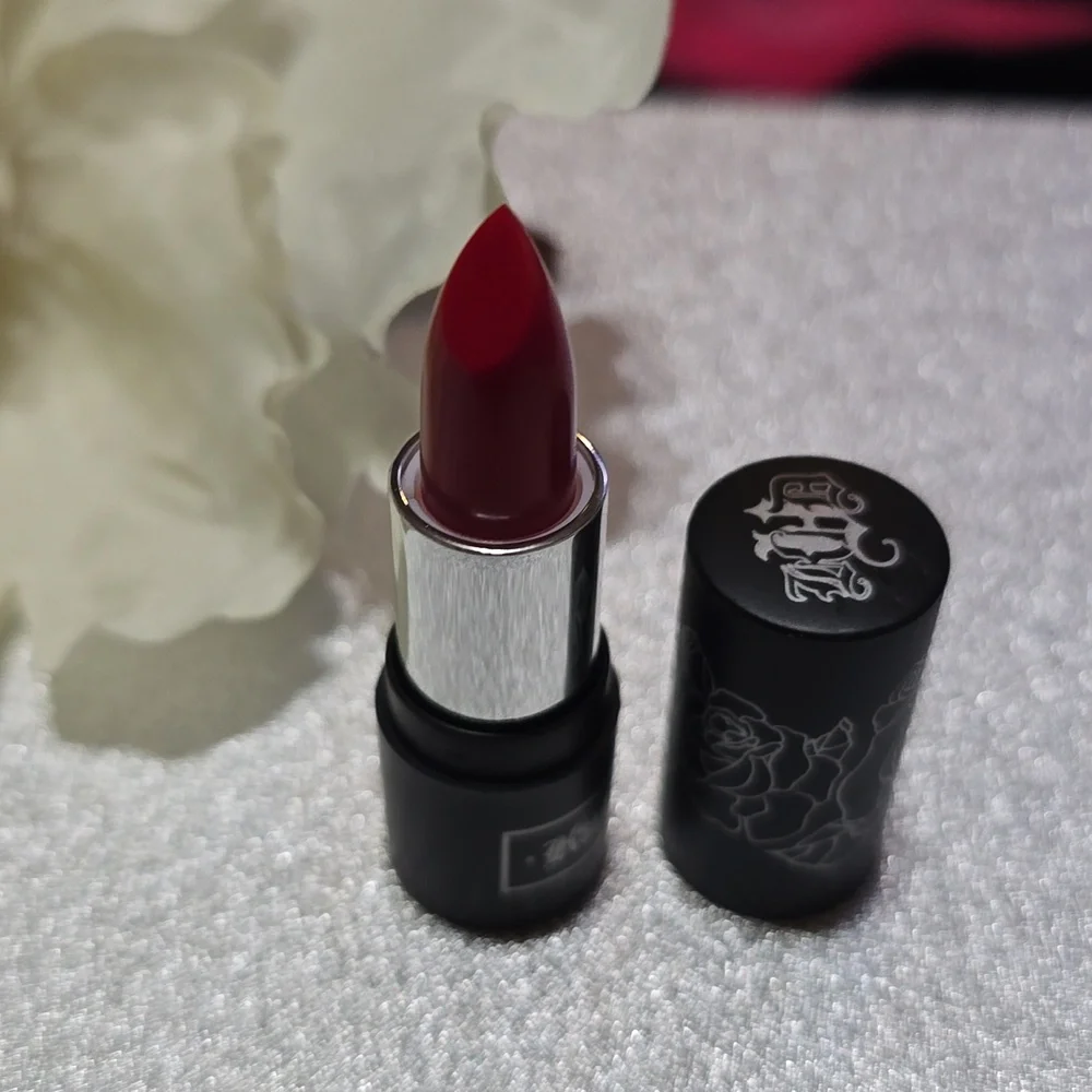 Kat Von D ⭐️host pick⭐️