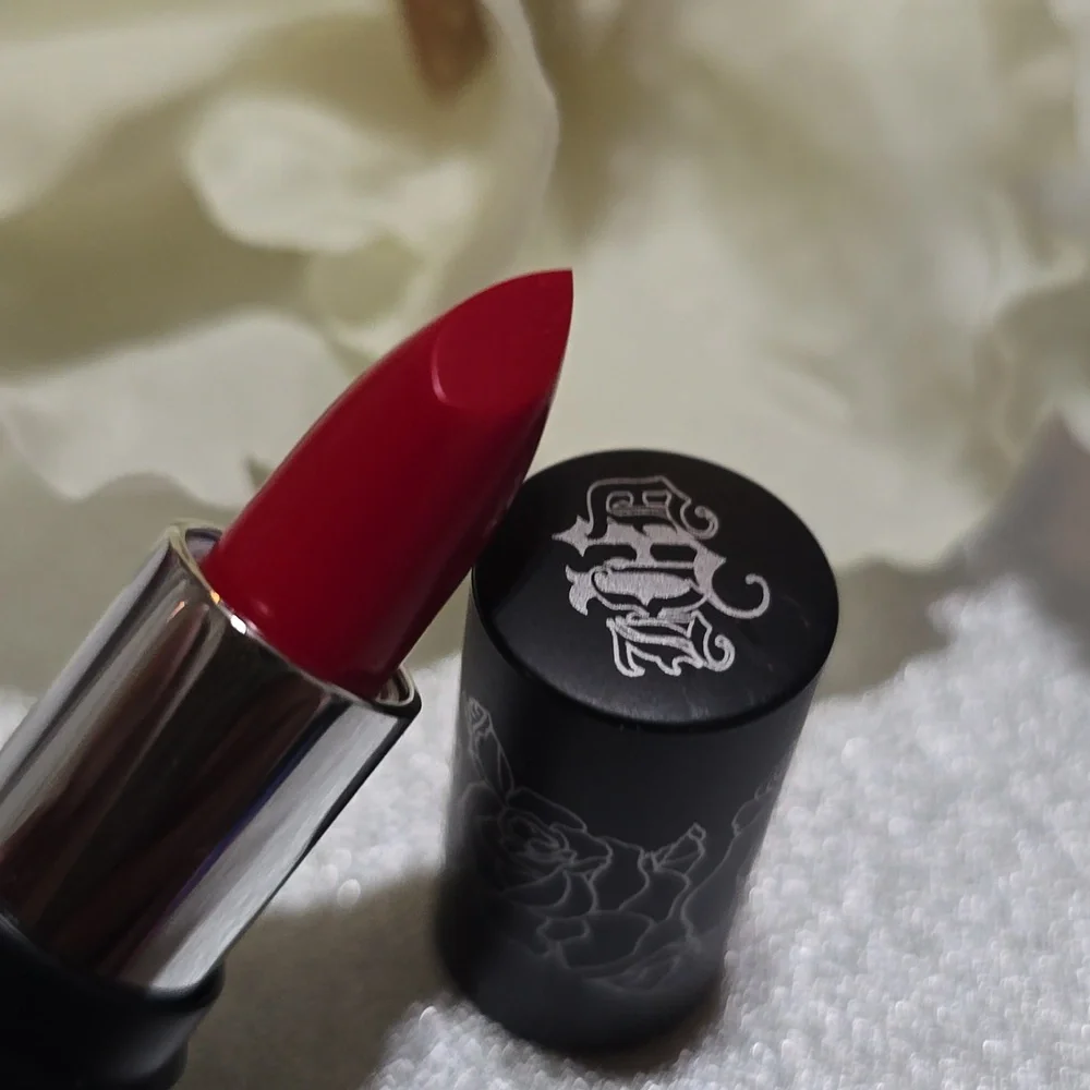 Kat Von D ⭐️host pick⭐️