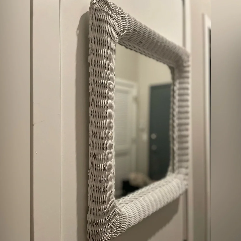N/A room white its