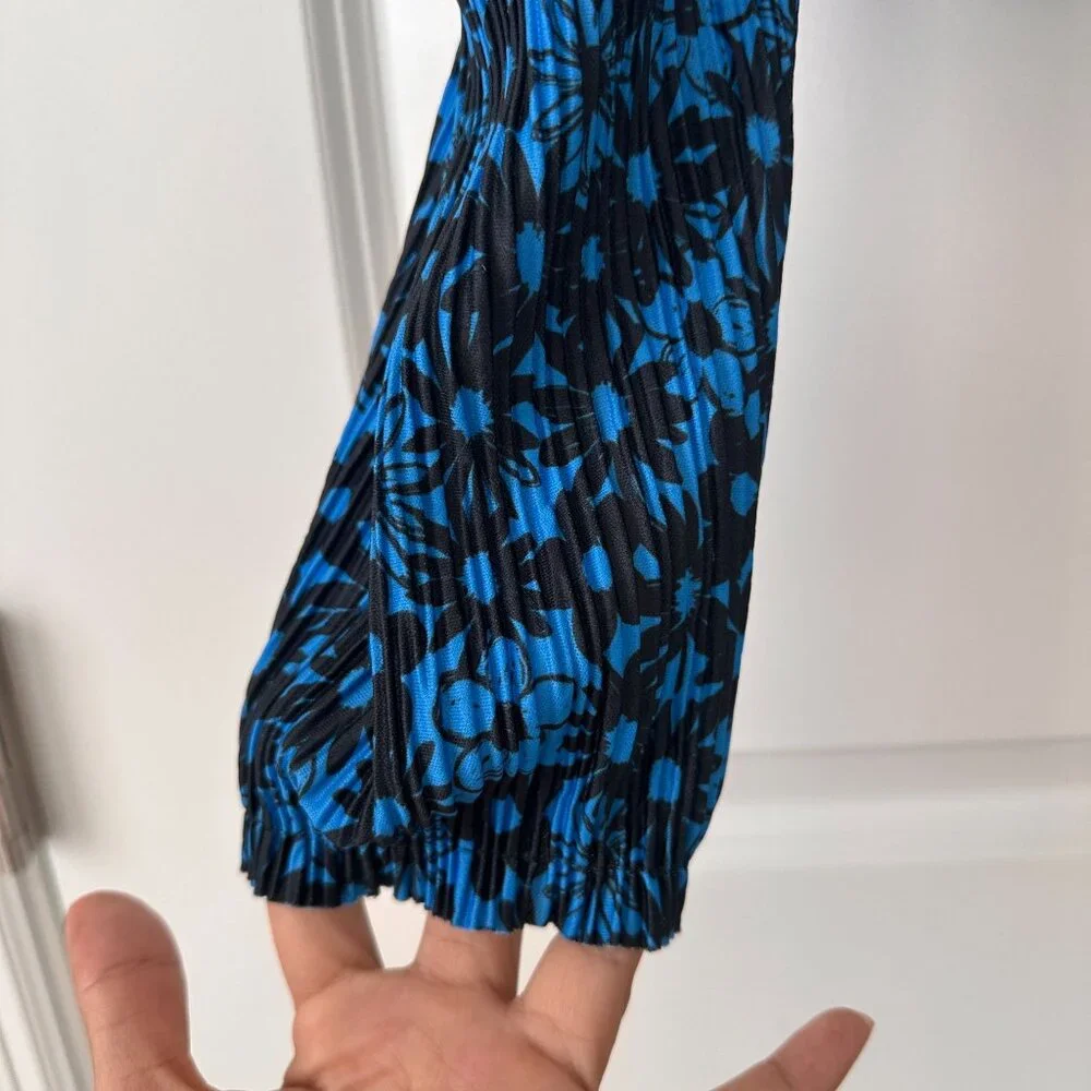 Zara Blue & Black Floral Print Smocked Cropped Long Sleeve Top S