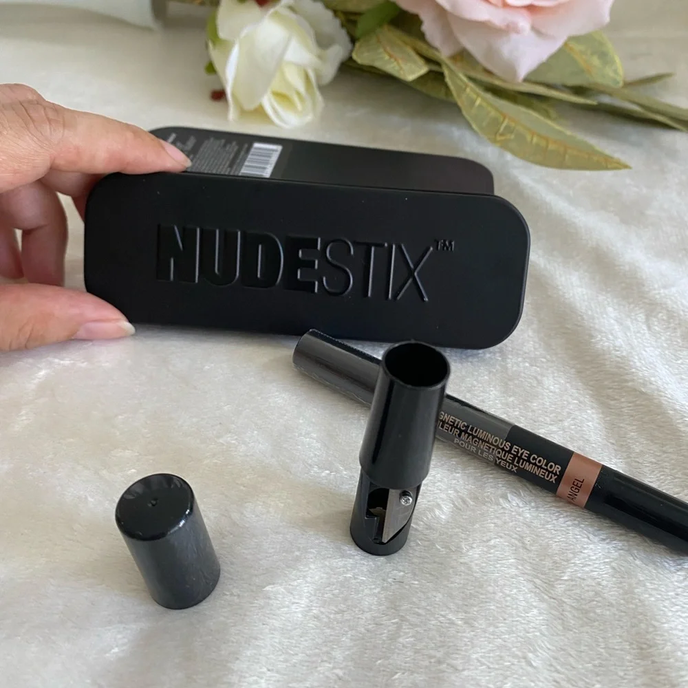 NUDESTIX eyeshadow pencil