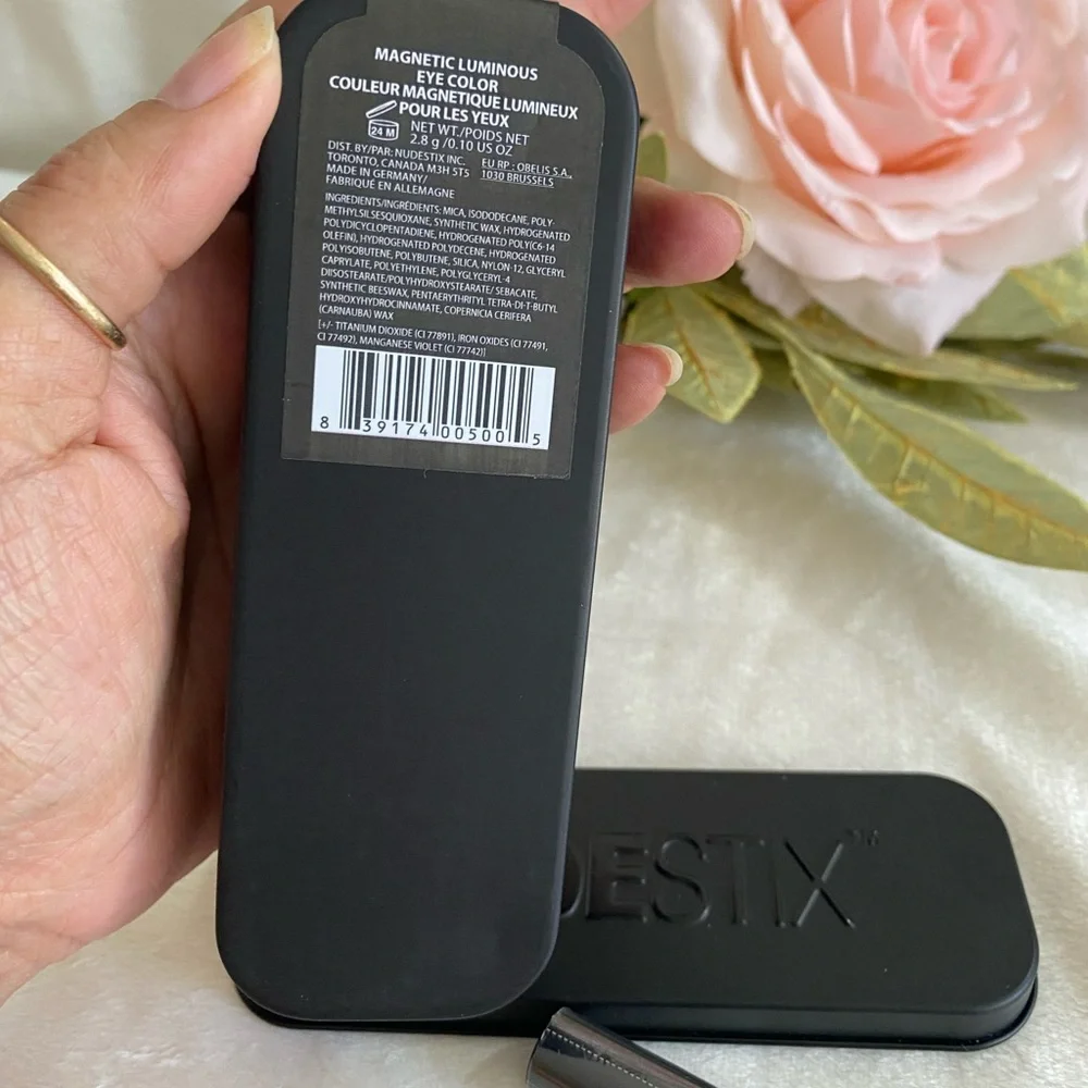 NUDESTIX eyeshadow pencil