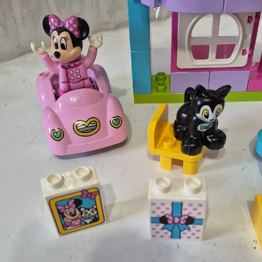 Lego Duplo Minnie Mouse Pink and Red Playset. Gently Used,nice Condition