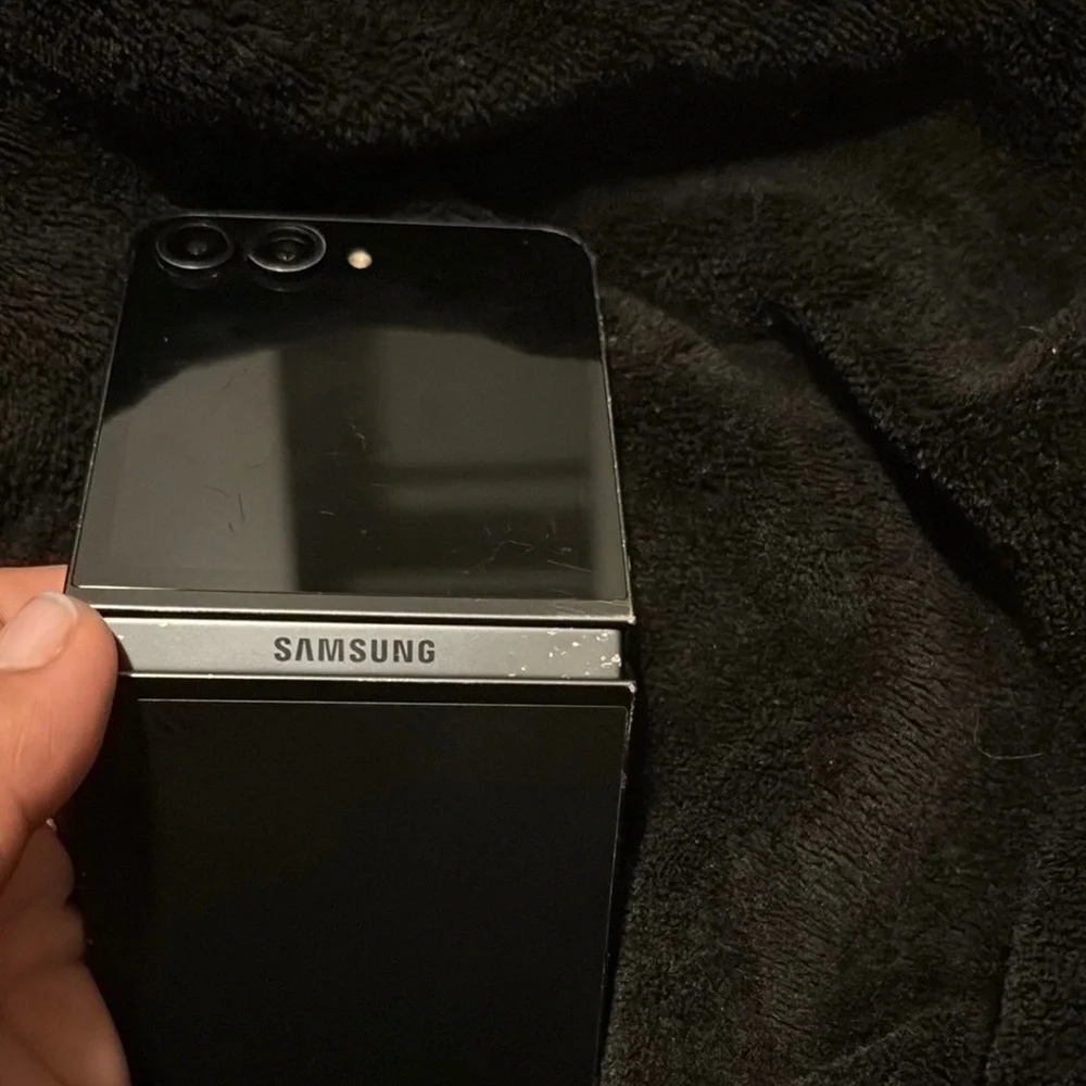 Samsung cameras sleek rear