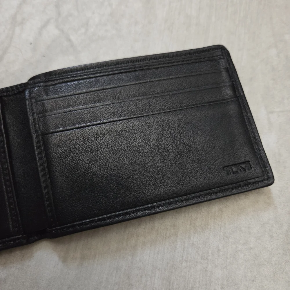 Like New TUMI Slim Bifold Soft Black Leather Wallet