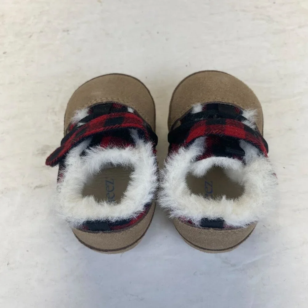Robeez first kicks