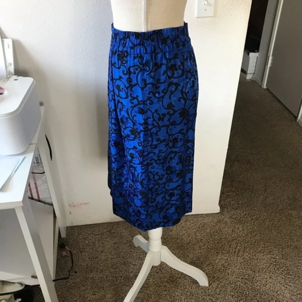 Silk Vintage Skirt Blue Black Embossed fabric Size 4