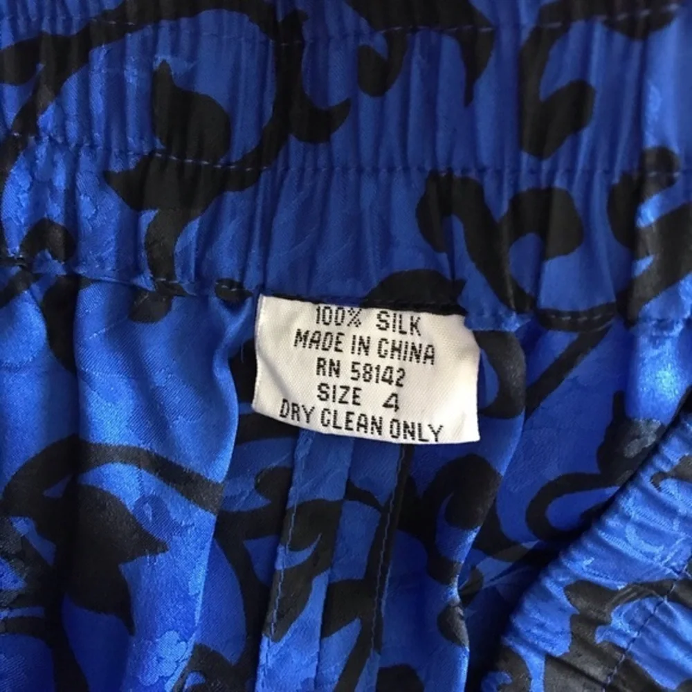 Silk Vintage Skirt Blue Black Embossed fabric Size 4
