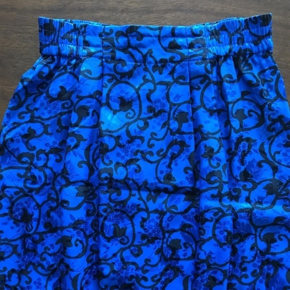 Silk Vintage Skirt Blue Black Embossed fabric Size 4